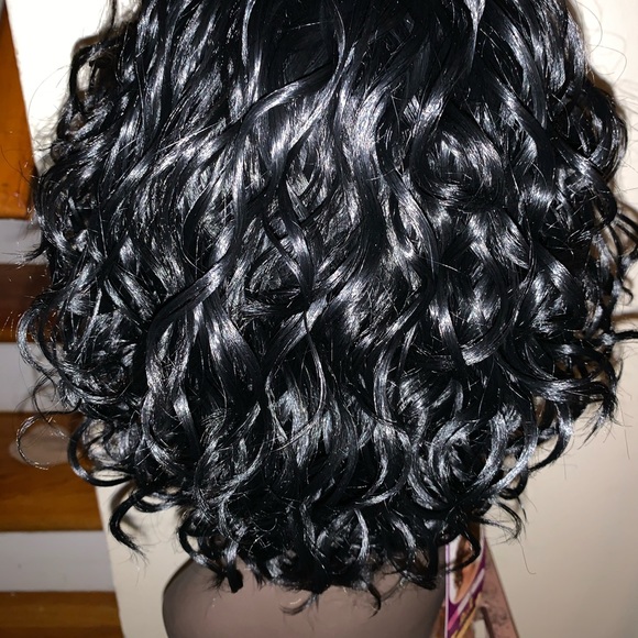 Full Lace Wig, Front & Rear - Picture 4 of 7